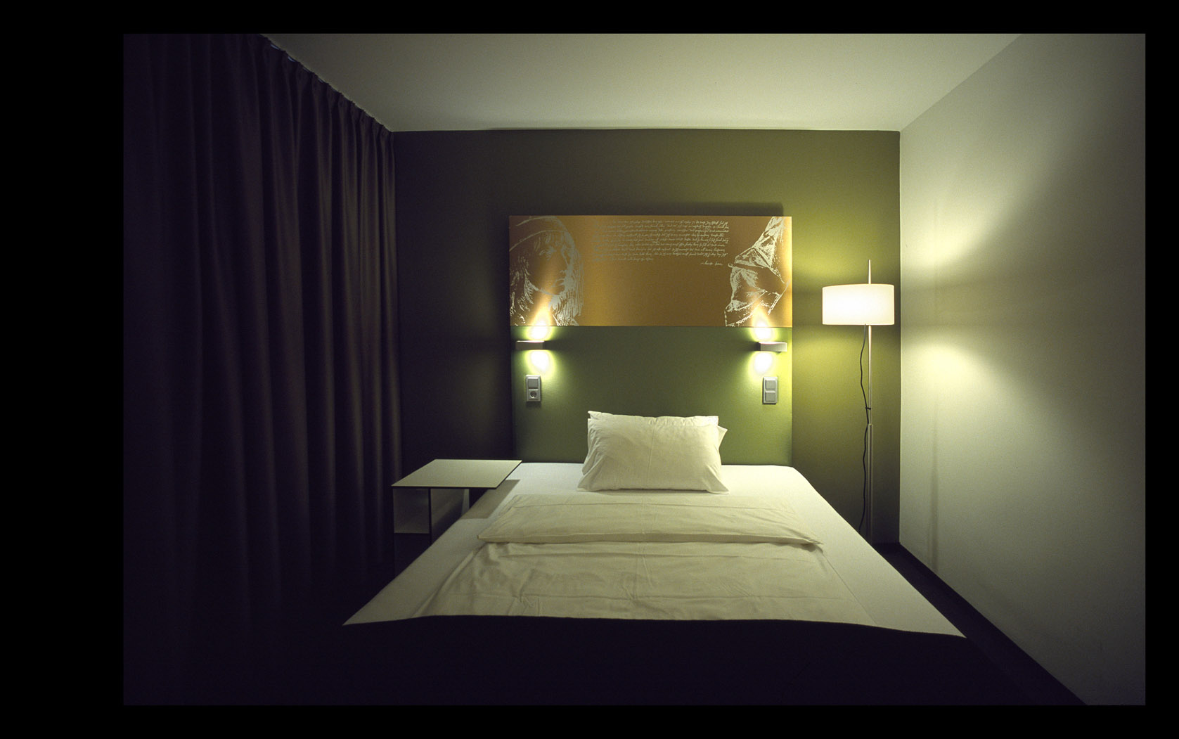 chm 031 room chartreuse.jpg